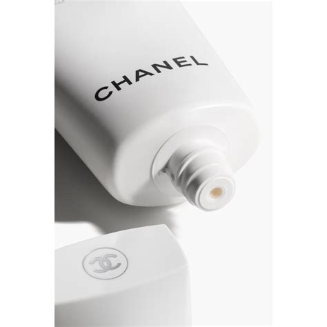 chanel le blanc cleanser price|Chanel le blanc essence.